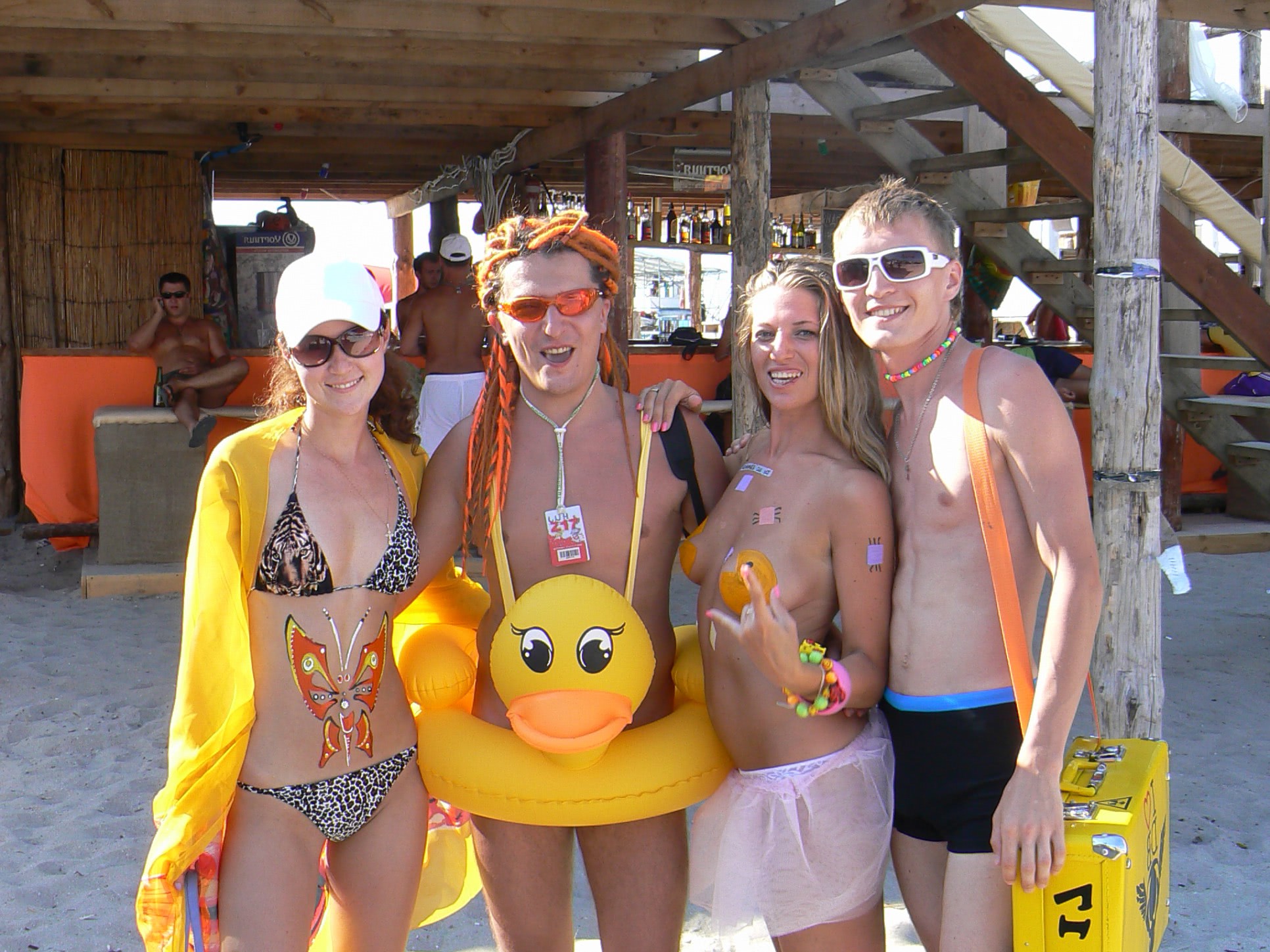 fete goale la mare striptease pe plaja frumoase