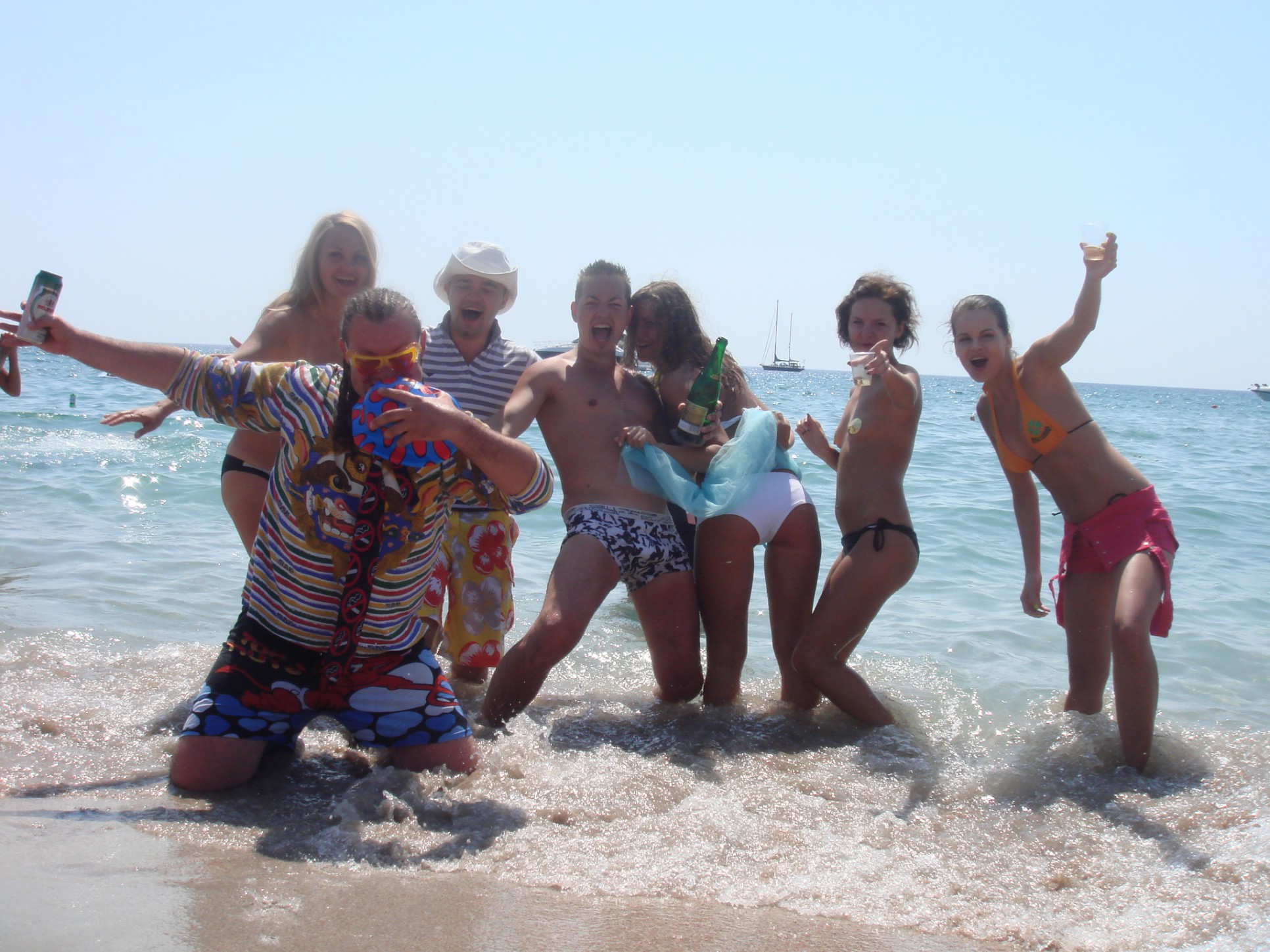 fete goale la mare striptease pe plaja sibiu