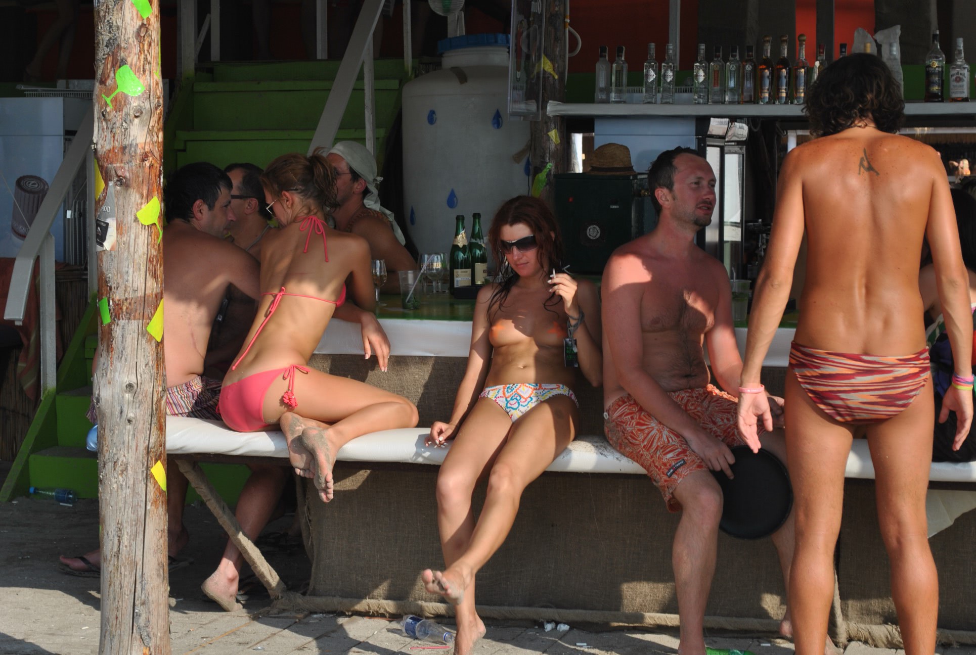 fete goale la mare striptease pe plaja tot