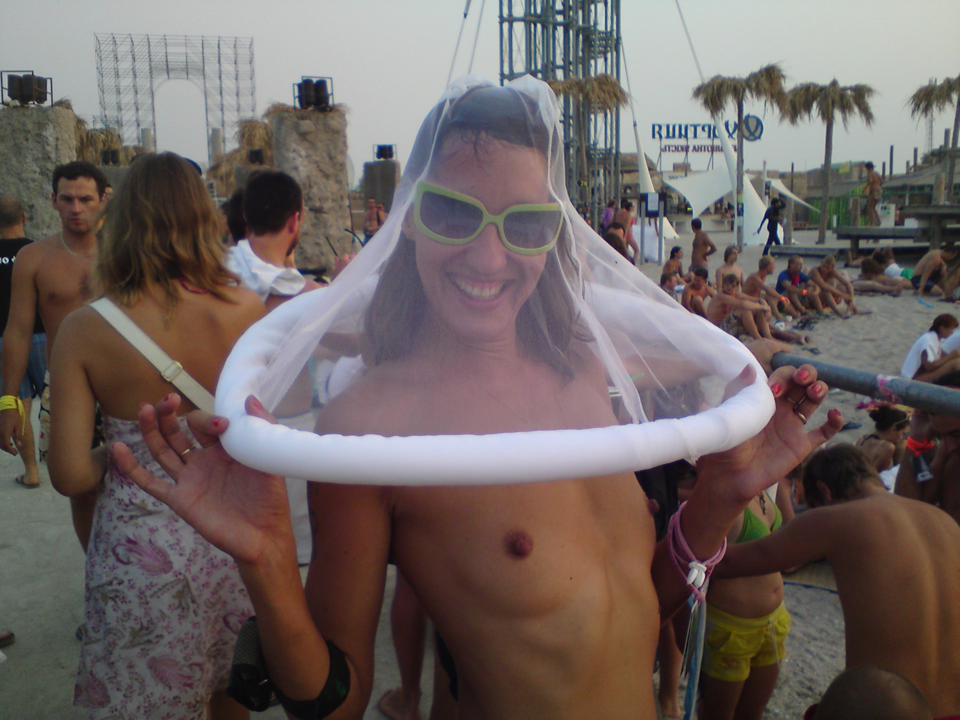 pizda fete goale la mare striptease pe plaja