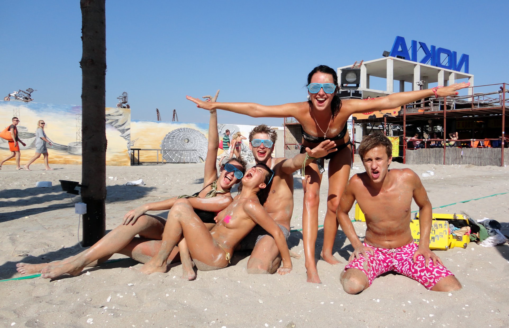 frumoase fete goale la plaja