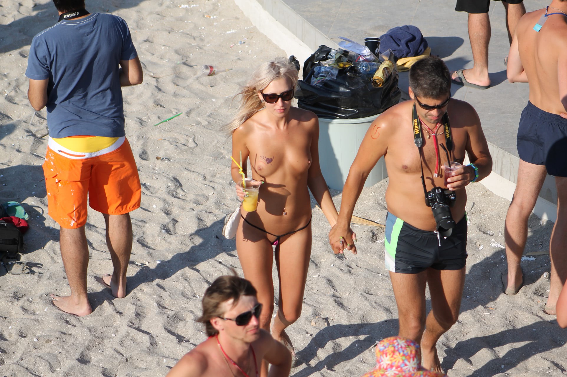 brasov fete goale la plaja in apa