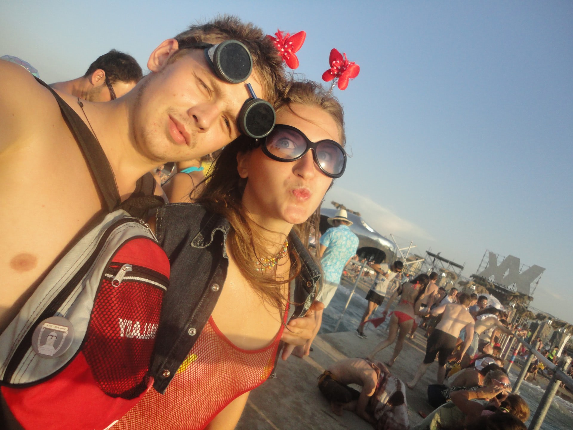 dezbracate fete goale la plaja in apa