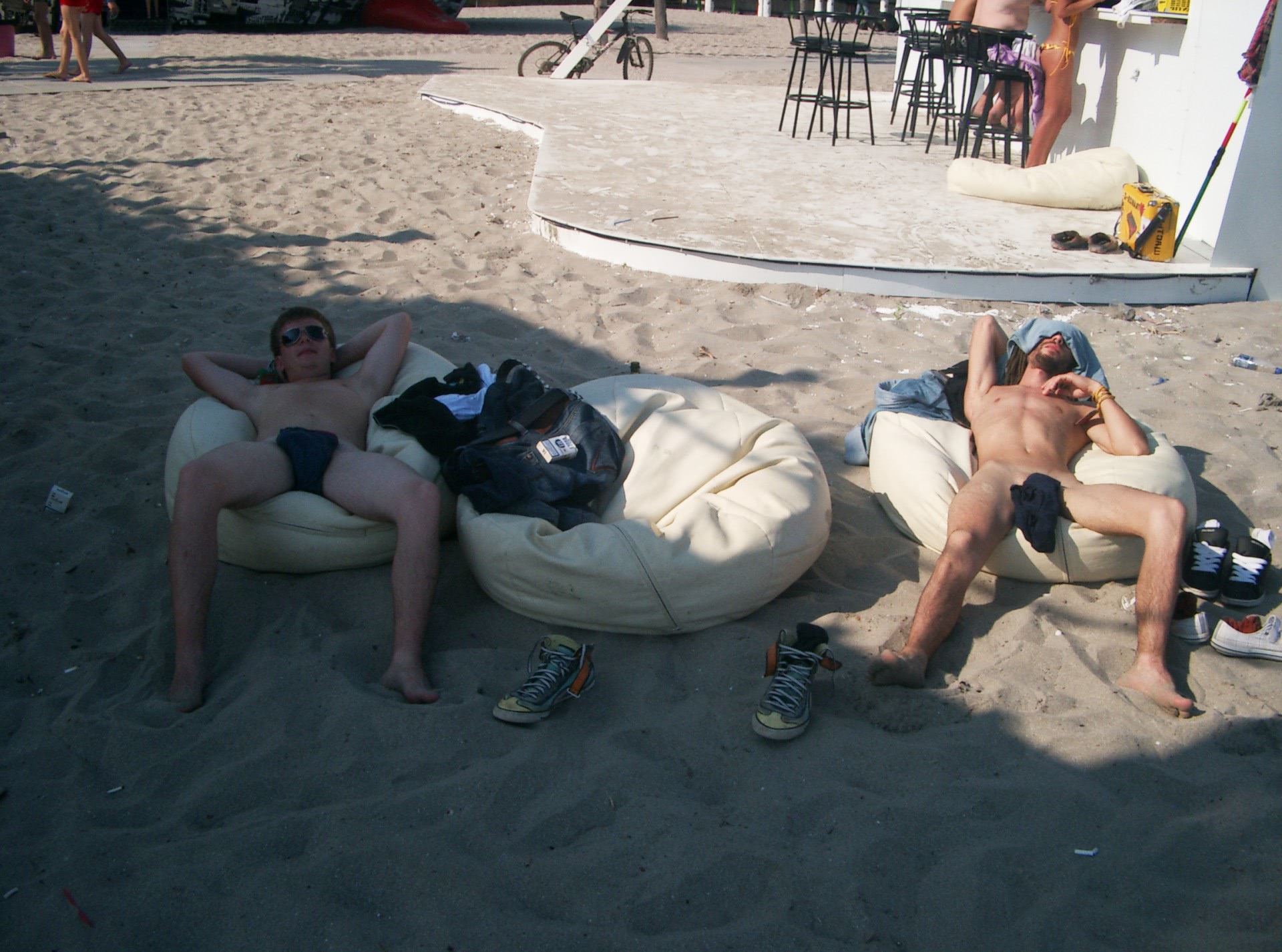 poza fete goale pe plaja