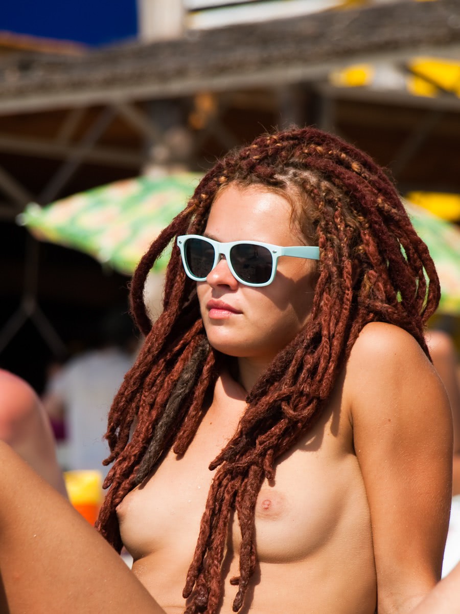 fete goale pe plaja nisip constanta jpg fete goale pe plaja nisip constanta