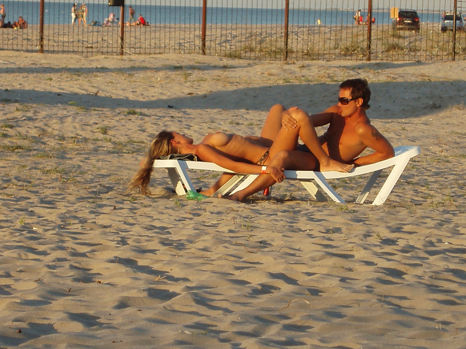 fete goale pe plaja nisip whatsapp