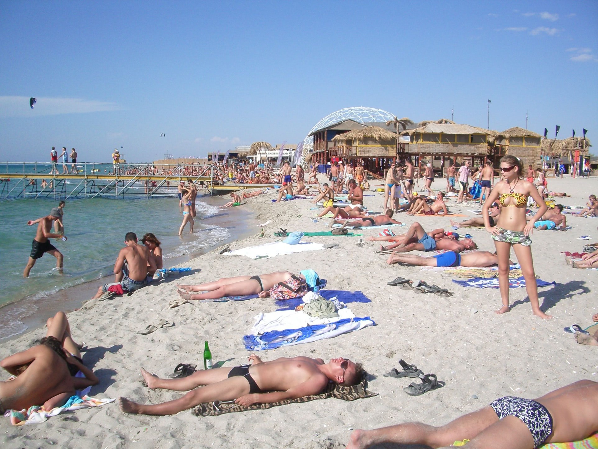 romania fete goale pe plaja nisip