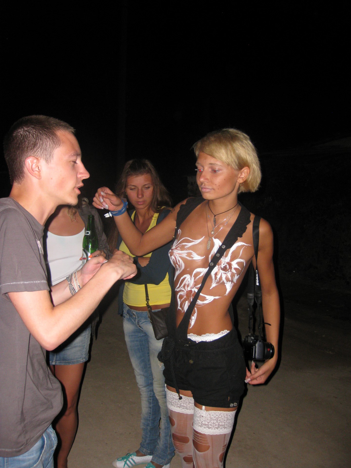 goala fete goale pe plaja vreau sa ma fut pe nisip