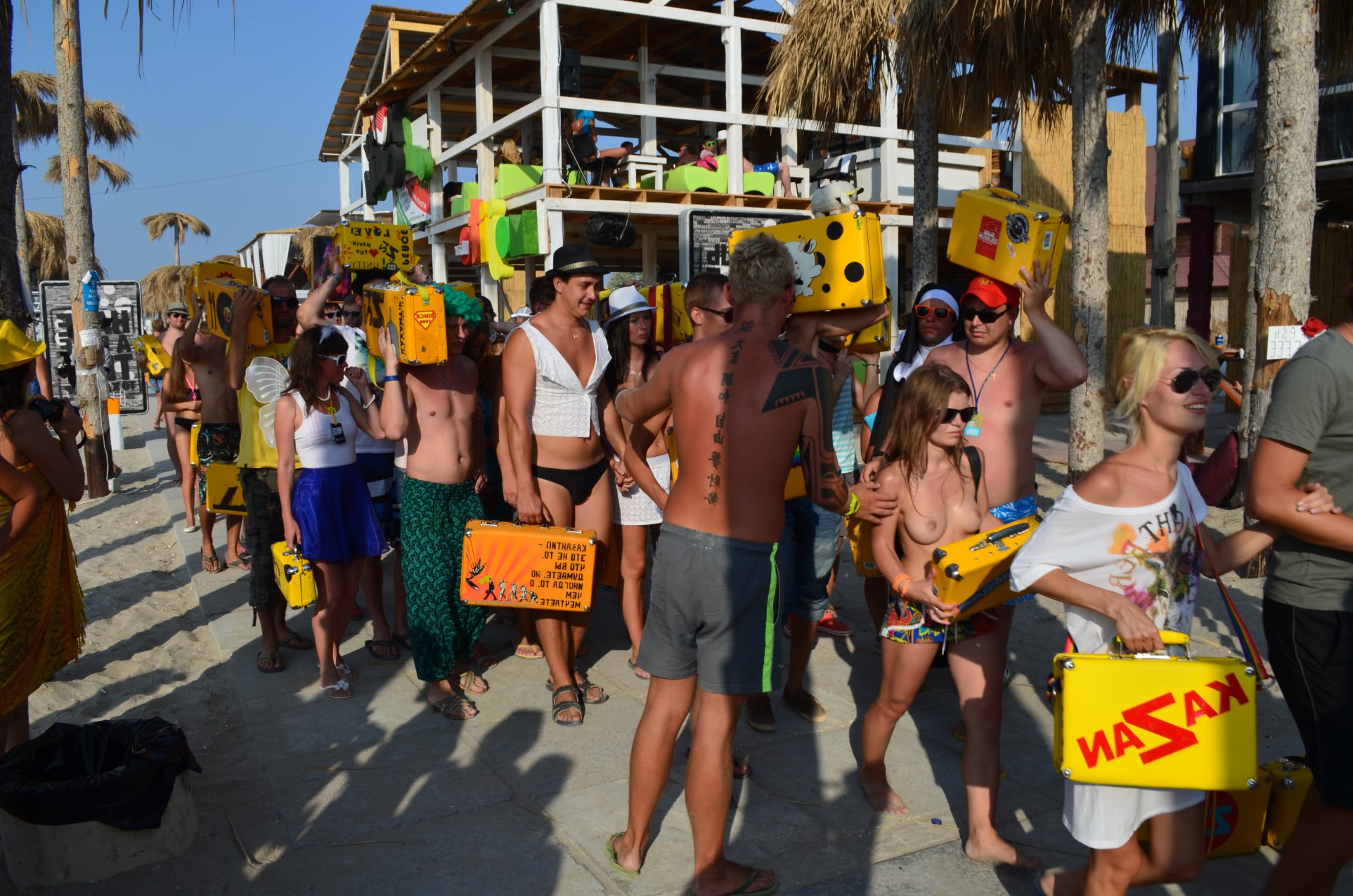 singure fete la plaja jpg singure fete la plaja