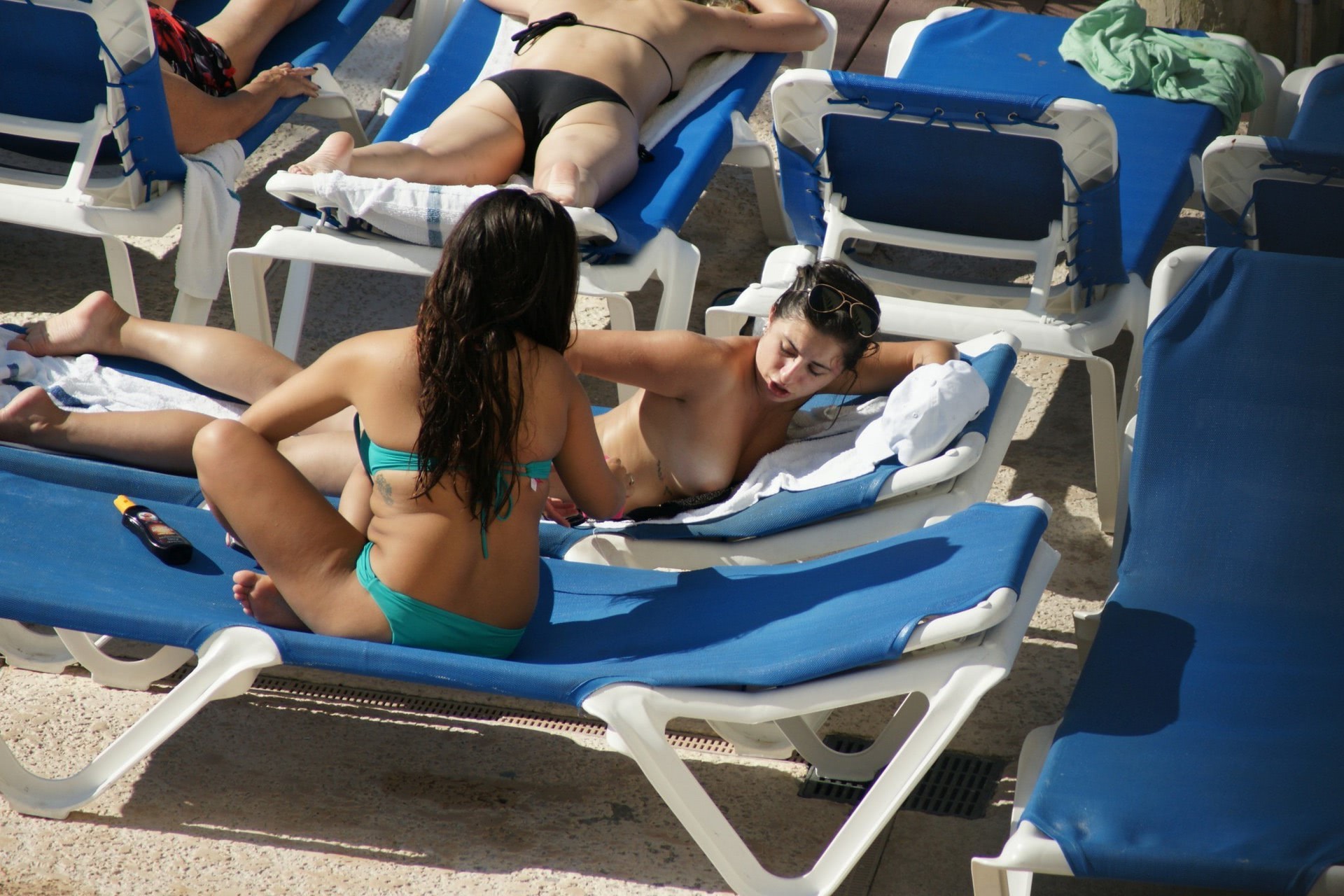 apa fete sexy si goale