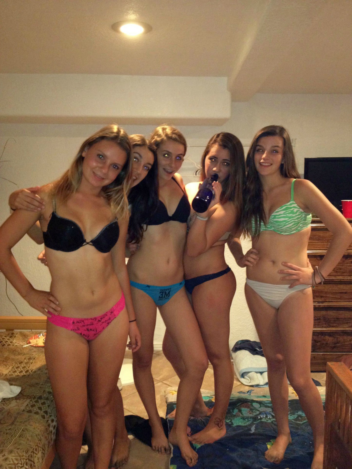 dezbracate fete tinere sex jpg dezbracate fete tinere sex