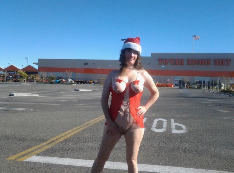 topless in lift farsa cu o blonda porno jpg topless in lift farsa cu o blonda porno