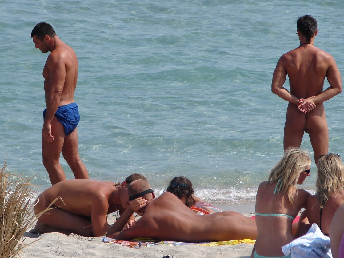 futai cu romance topless