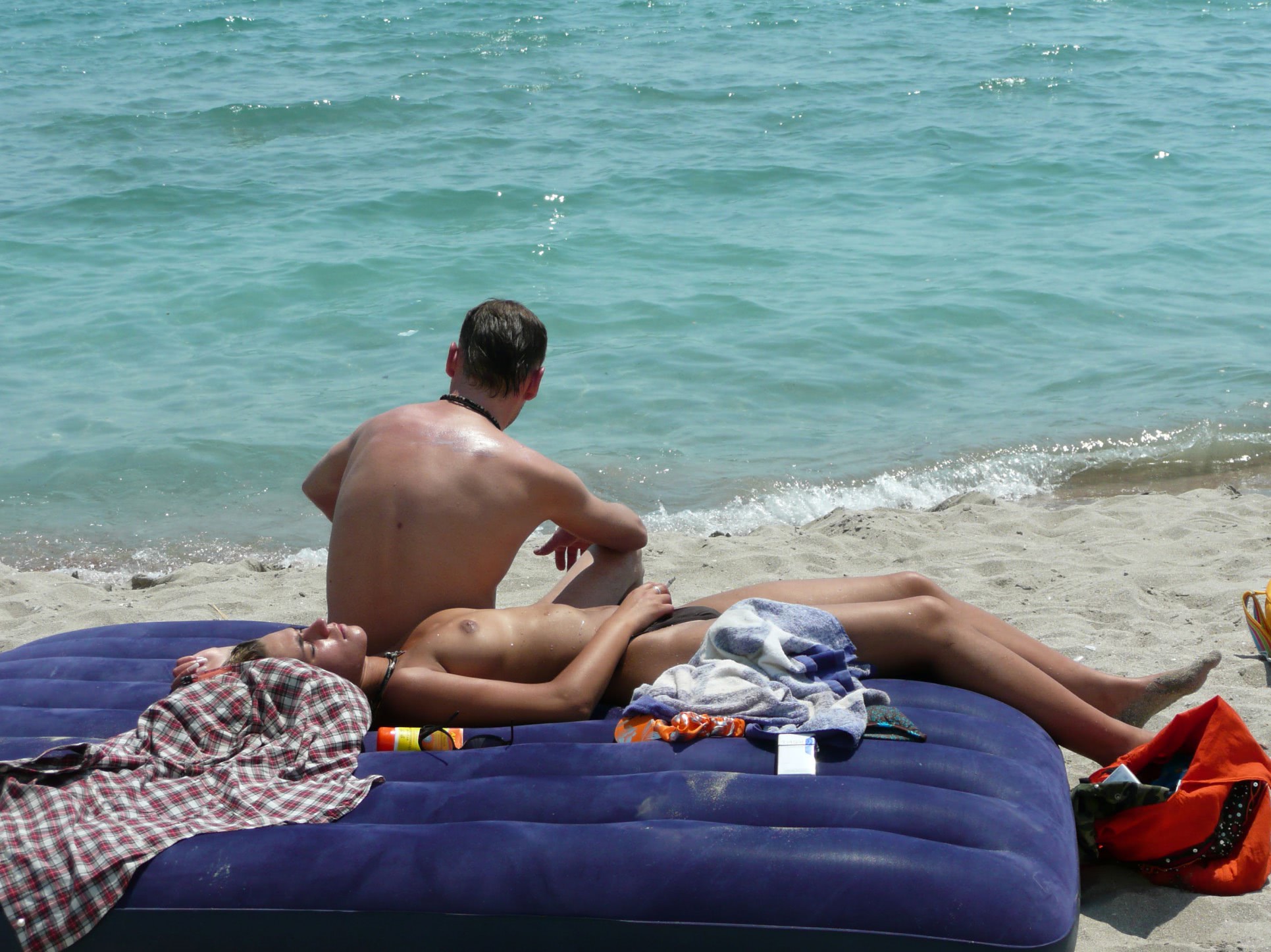 nisip gagica sa e in sanii goi pe plaja jpg nisip gagica sa e in sanii goi pe plaja