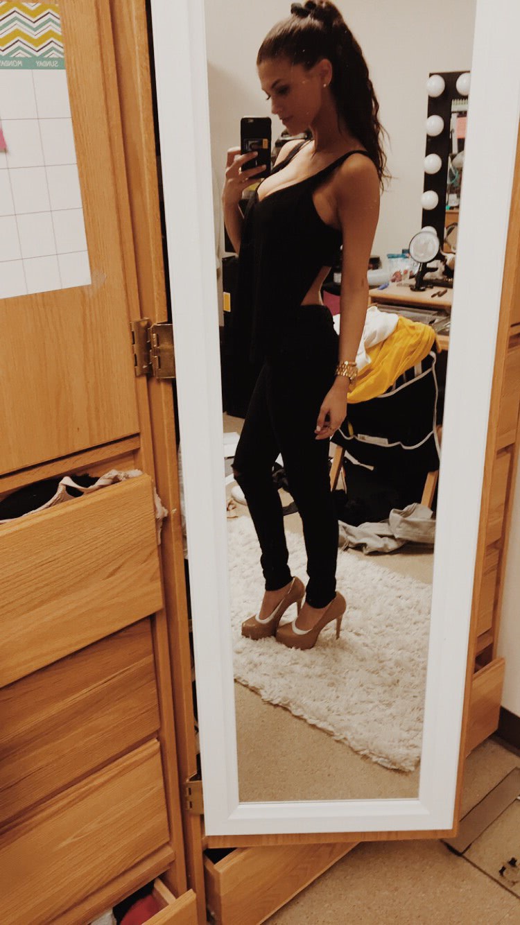 frumoase imagini femei misterioase