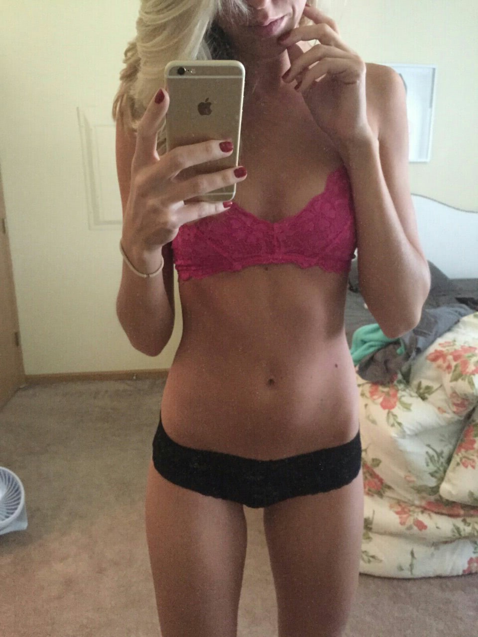 imagini femei misterioase telefon