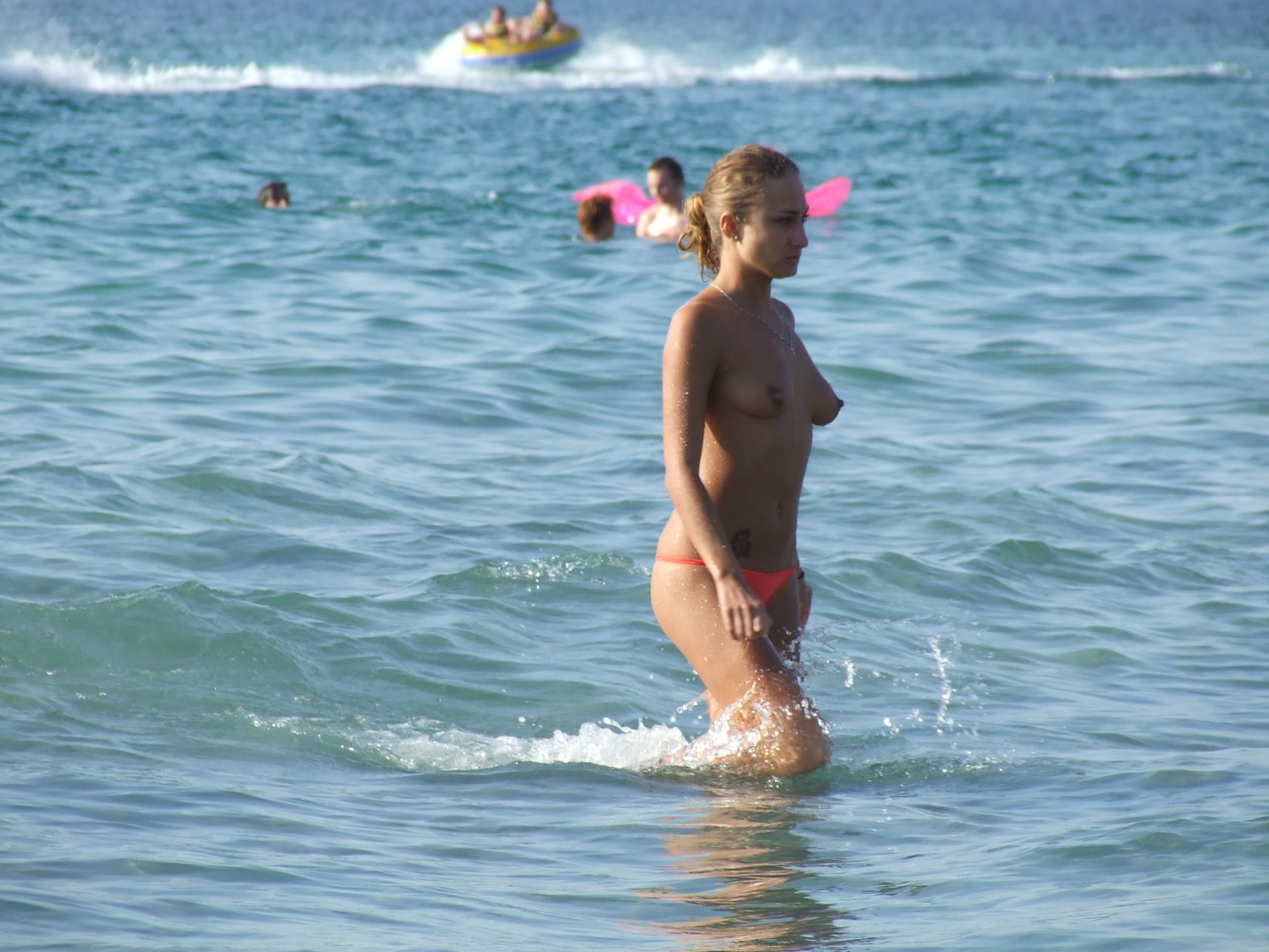 dus in pizda goala la plaja