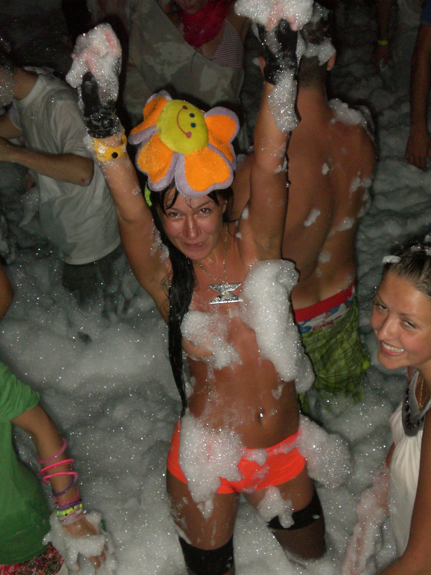 gagica in pizda goala la plaja