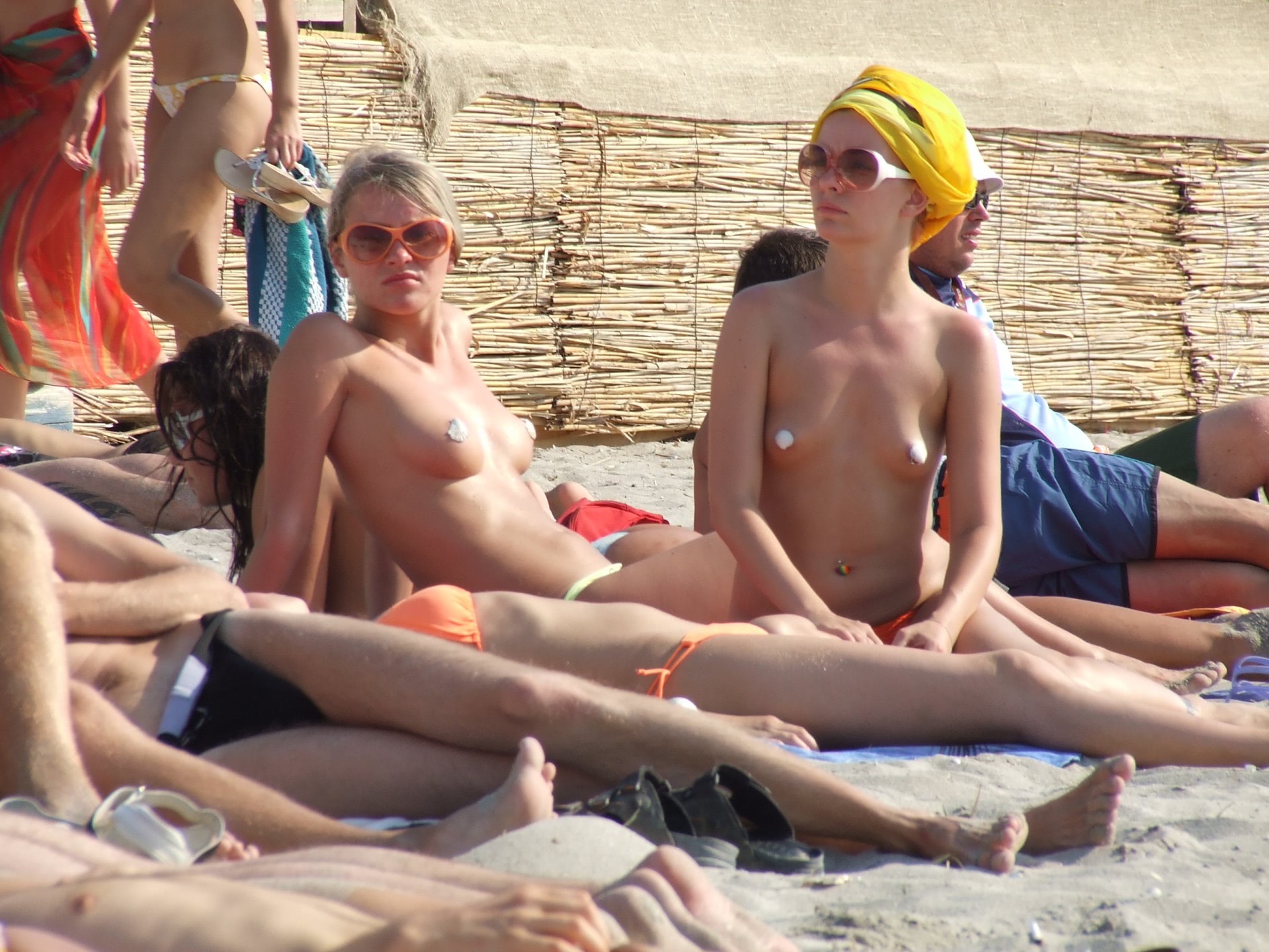 in pizda goala la plaja cur