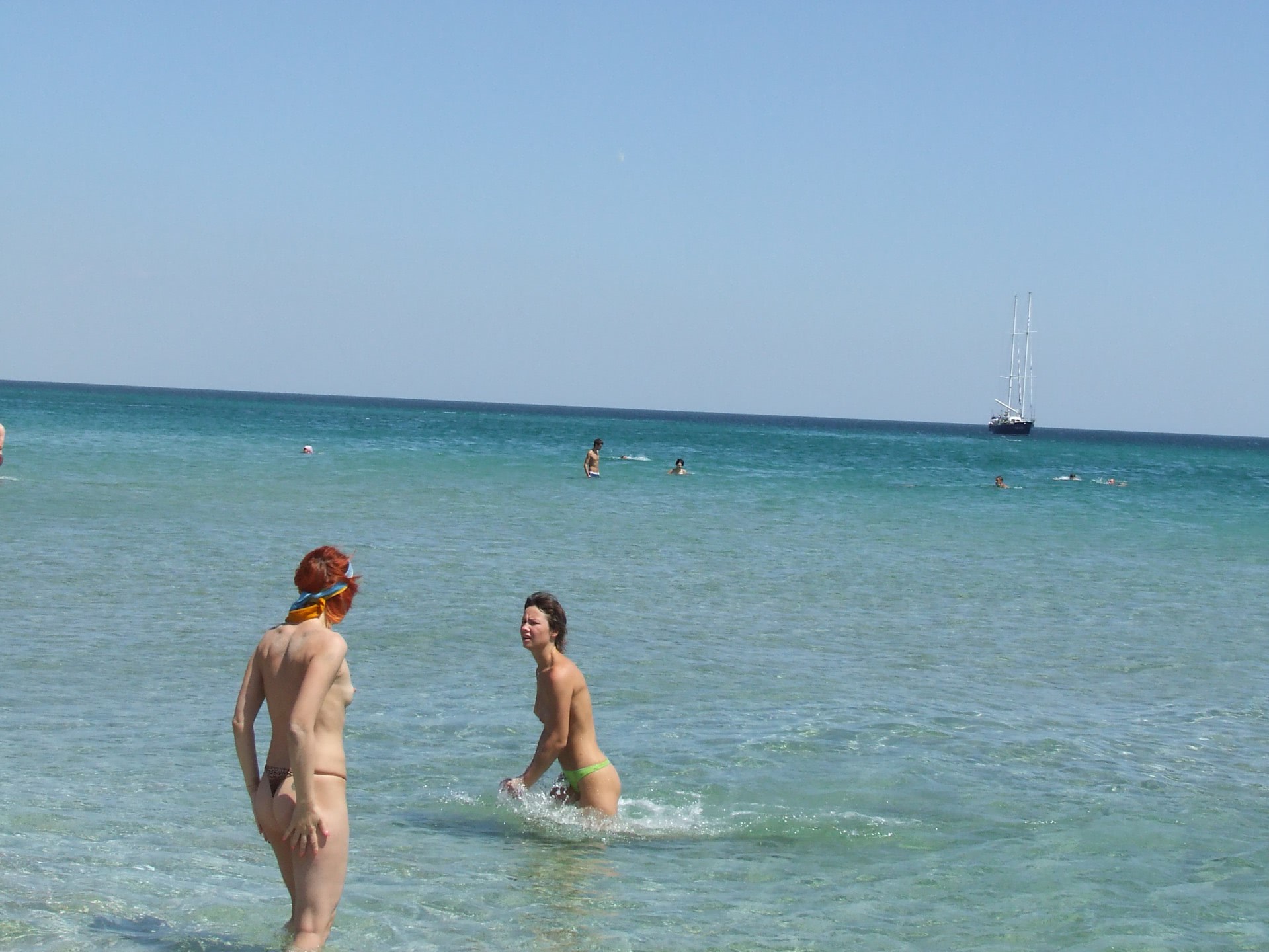 in pizda goala la plaja muie