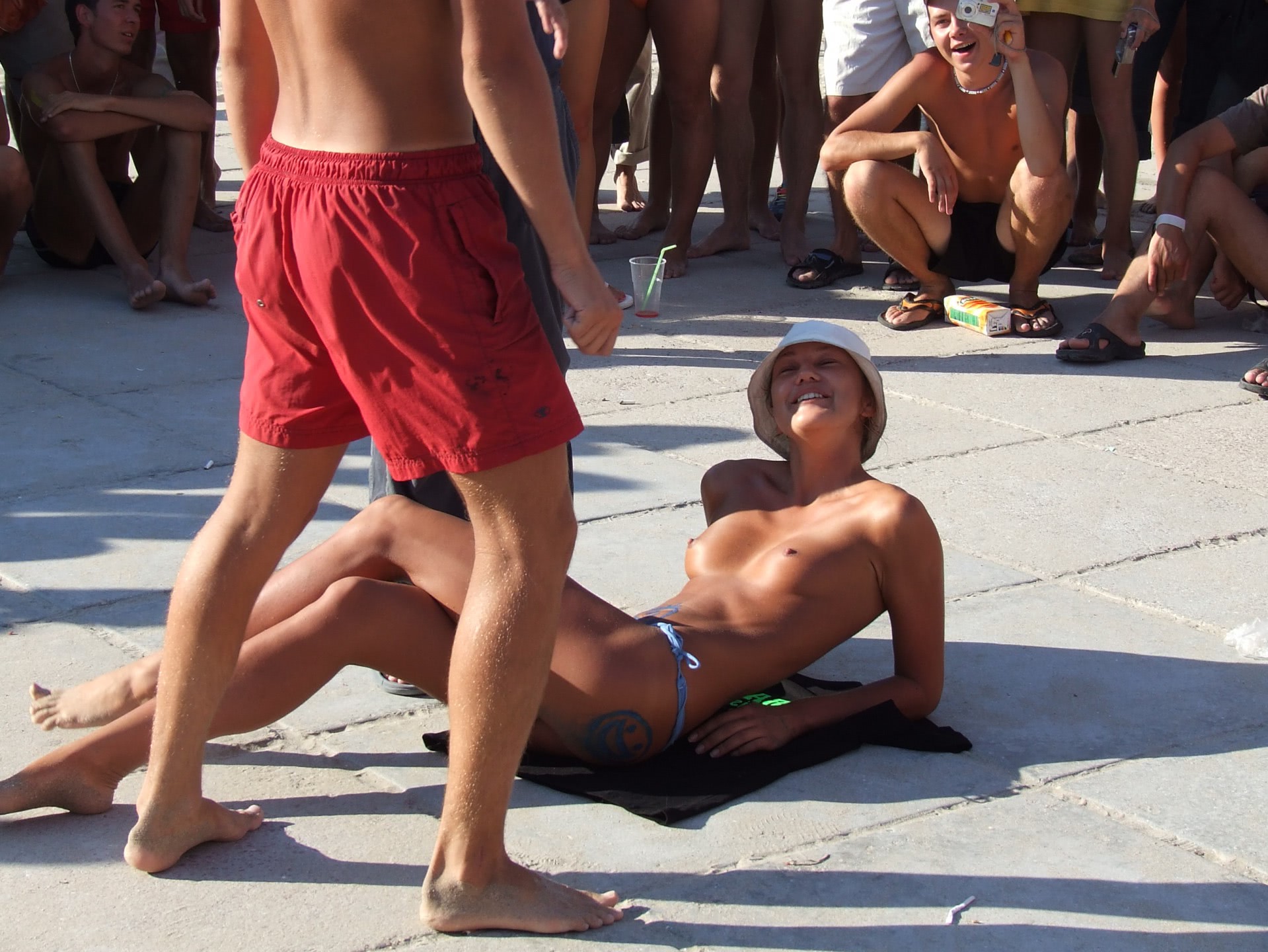 in pizda goala la plaja romance