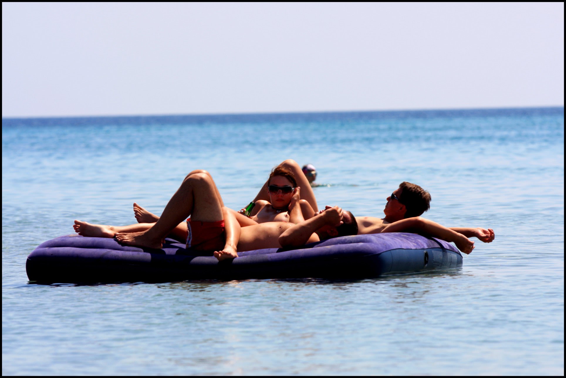 gagica nudisti vor sa se futa in apa