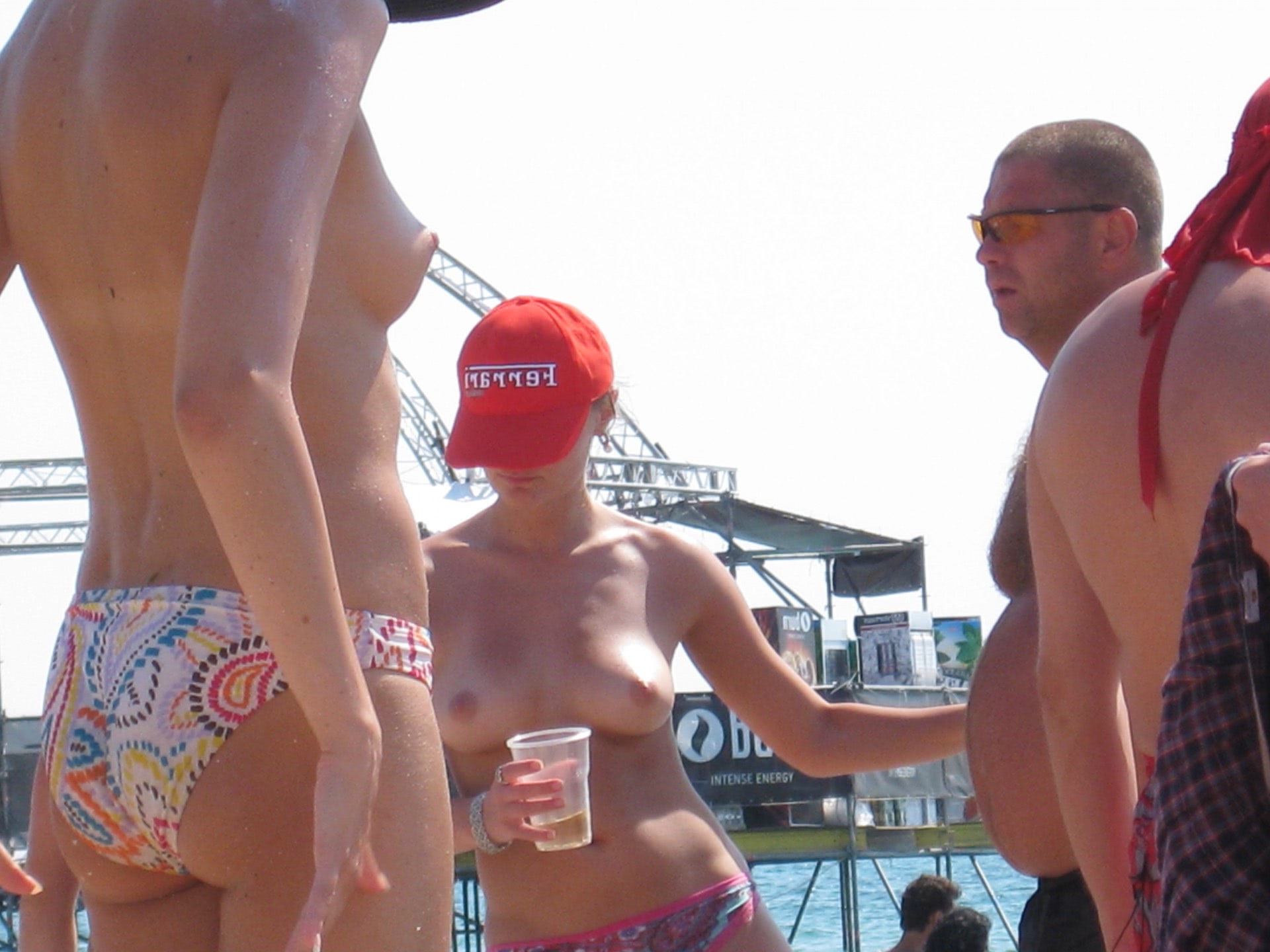 bune petrecere cu fete goale