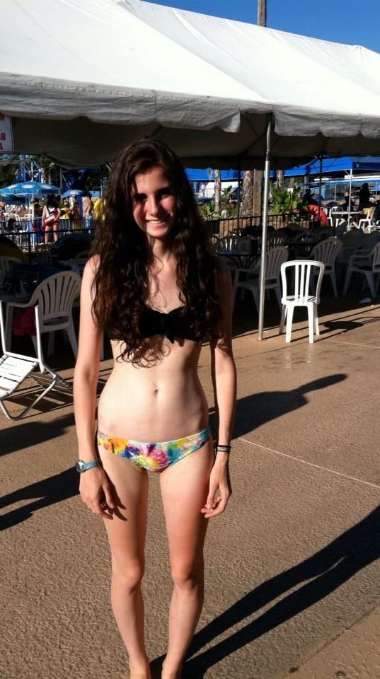 pizda din romania alina e uda rau la pasarica freaca