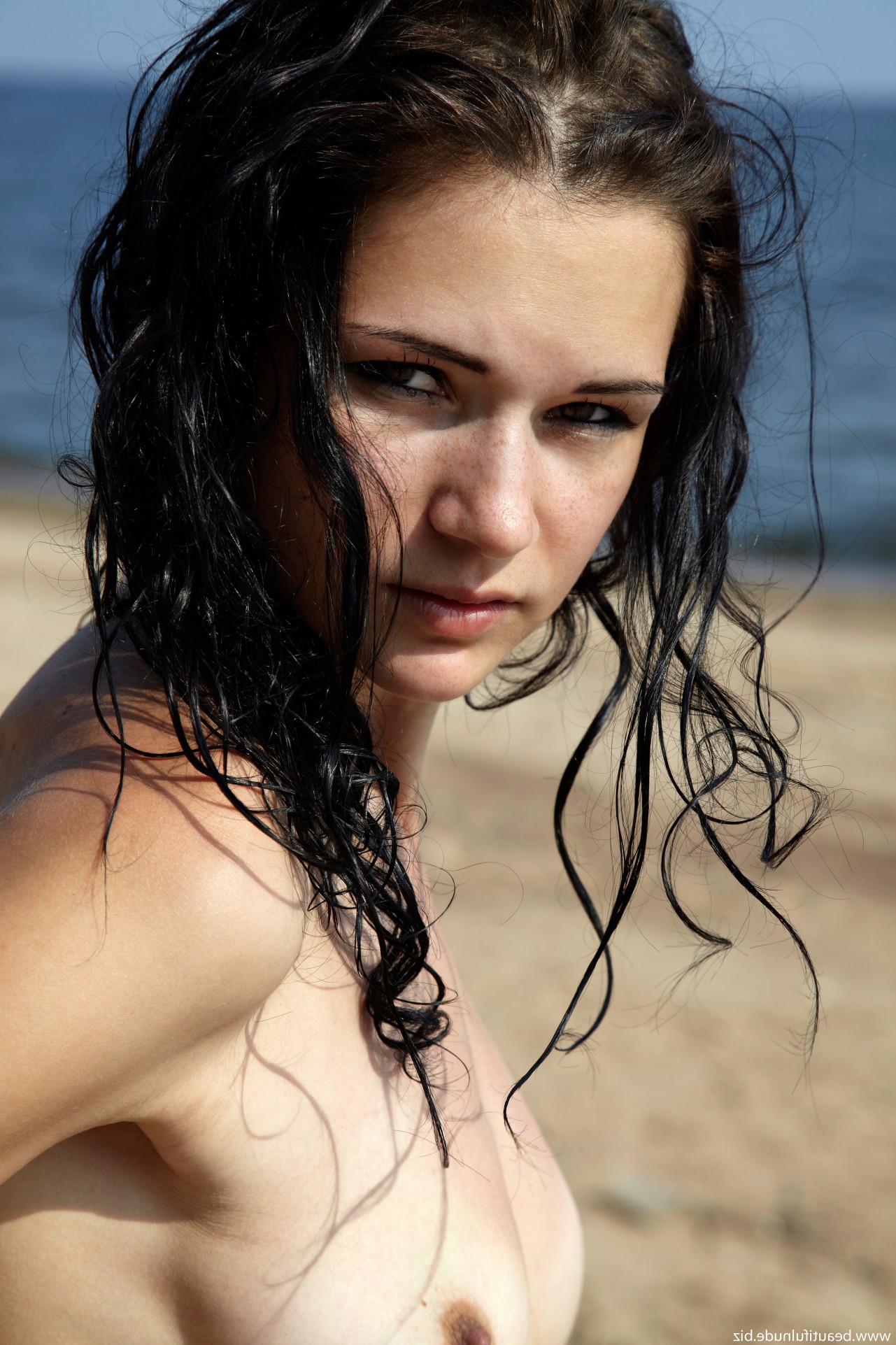 pizda goala pe plaja te bagi la un volei cu ea tate