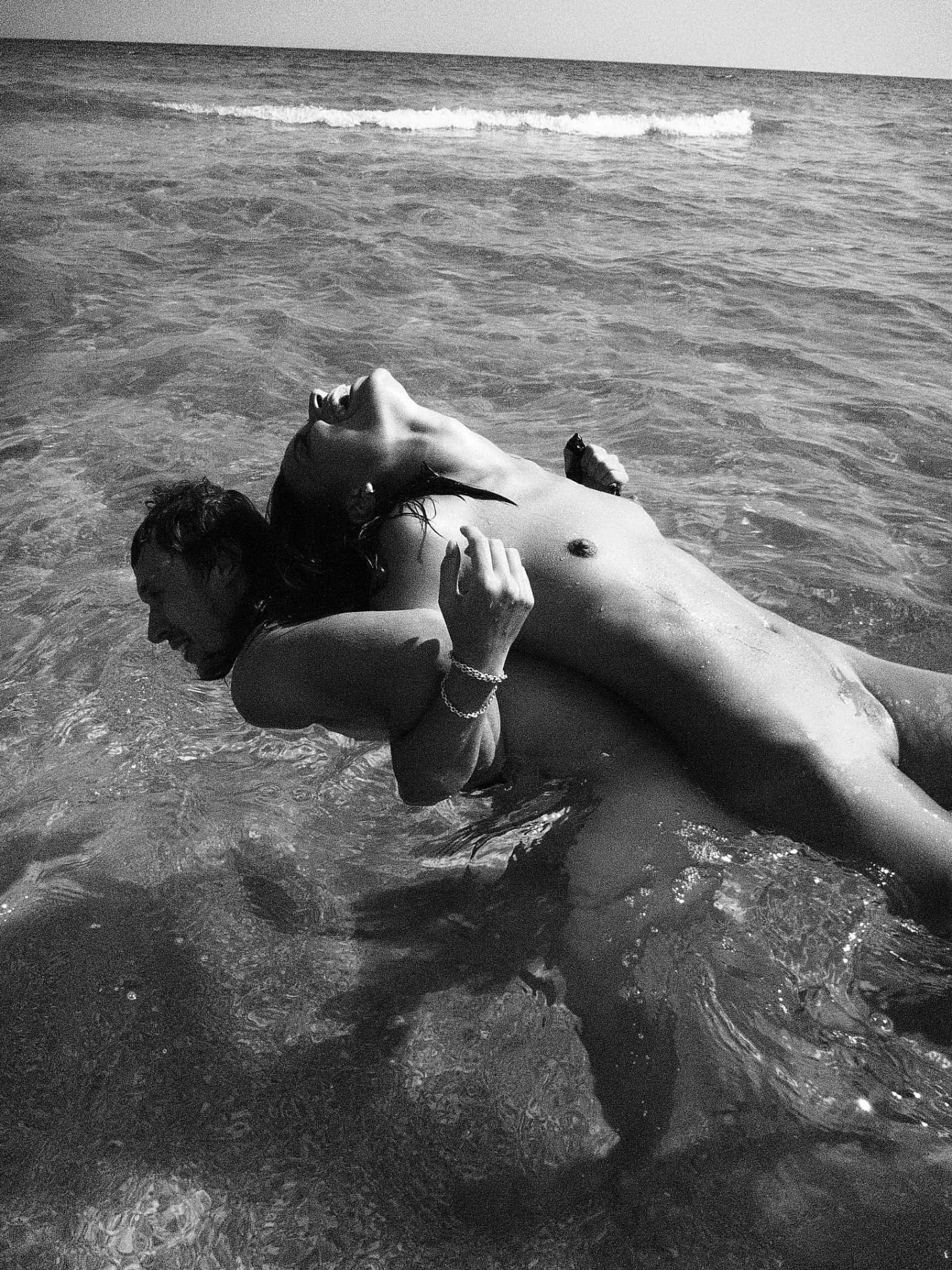 pizde goale la plaja sani jpg pizde goale la plaja sani