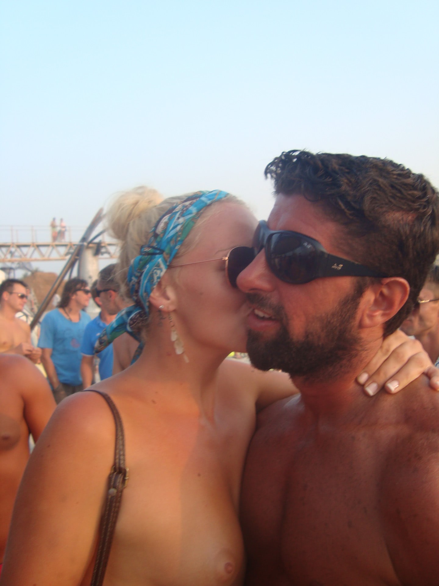 mai pizde goale pe plaja si in apa