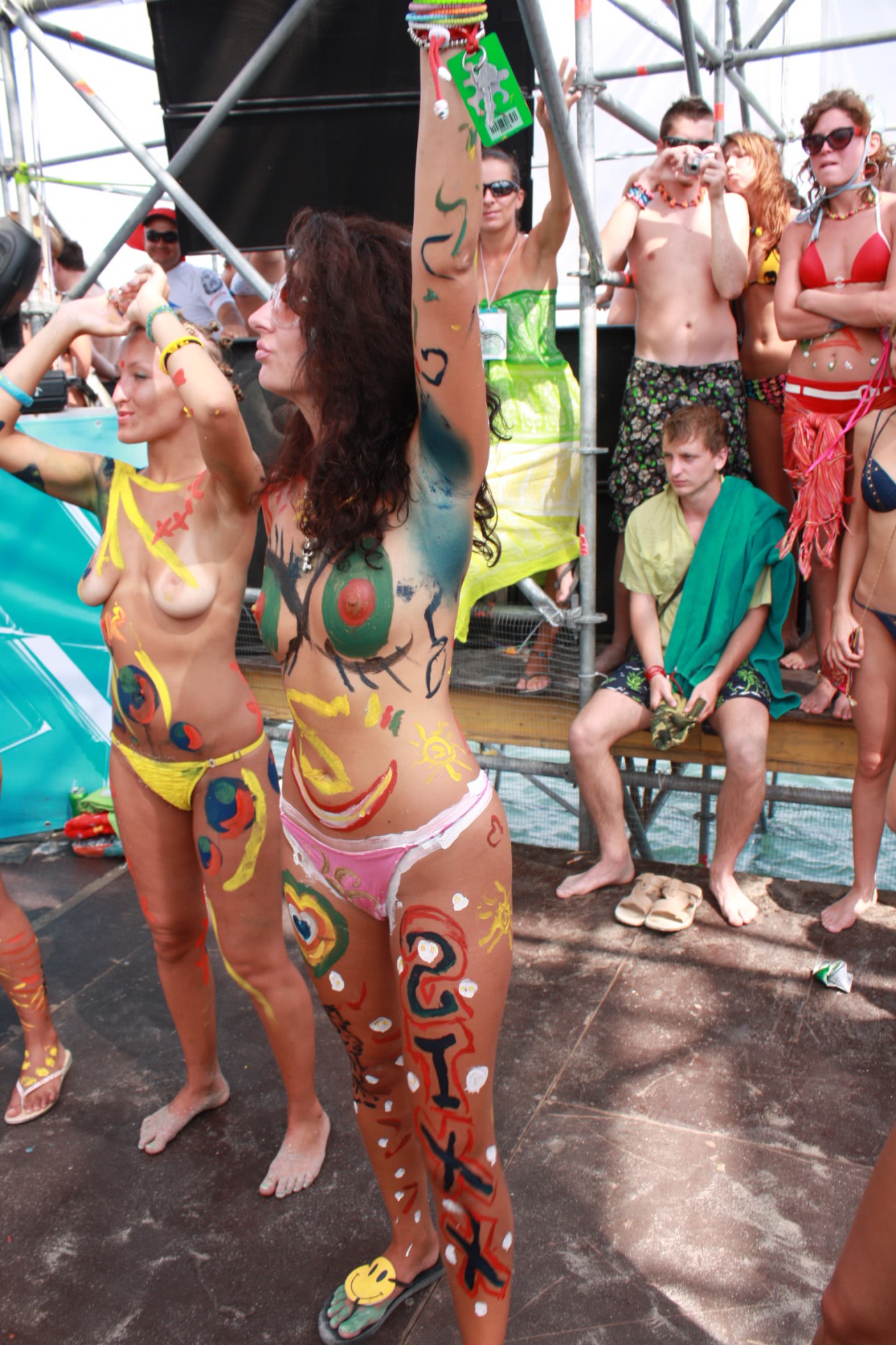 matrimoniale pizde goale pe plaja si in apa