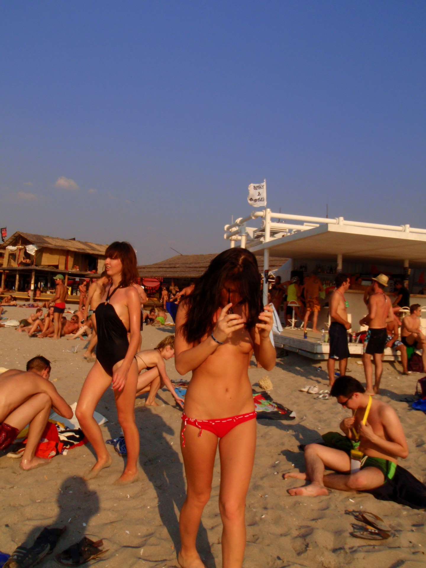 pizde goale pe plaja si in apa piscina