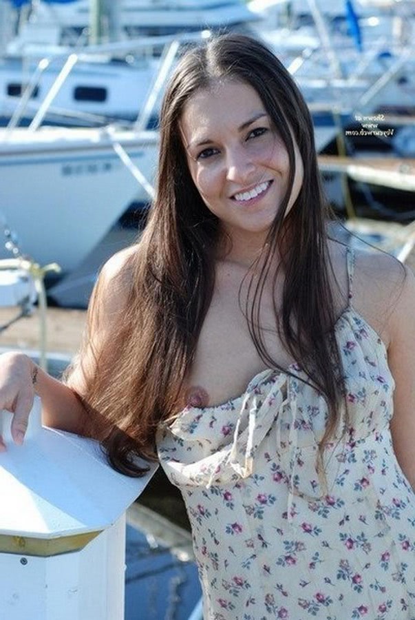 gratis poza cu fete goale la dus