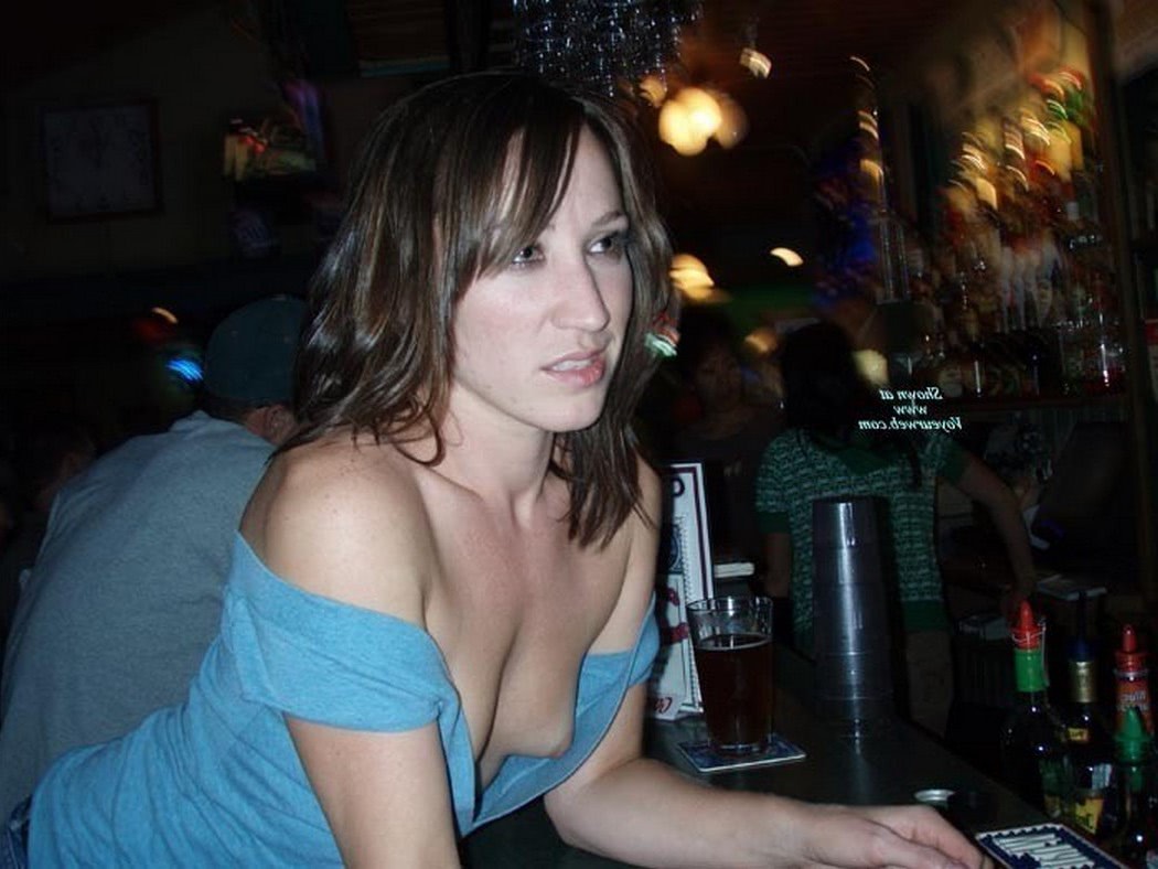 poza cu fete goale la dus nud