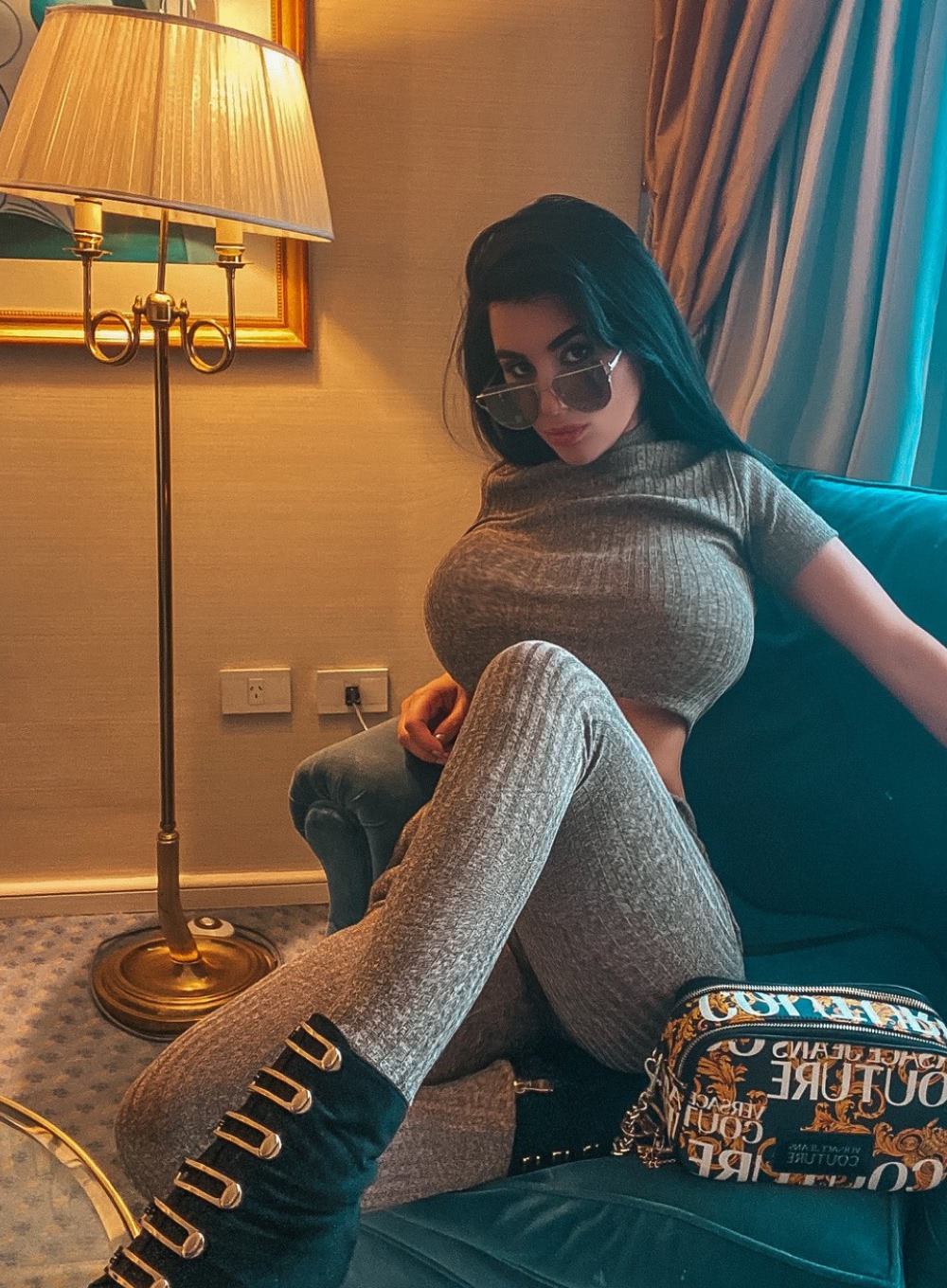 fata slabuta patru pule jpg fata slabuta patru pule