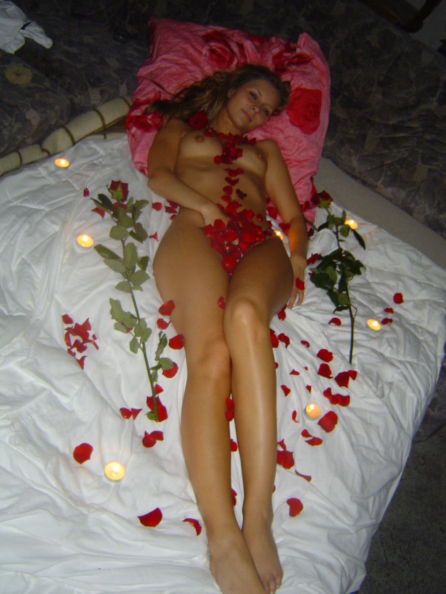 arata romance in sanii goi