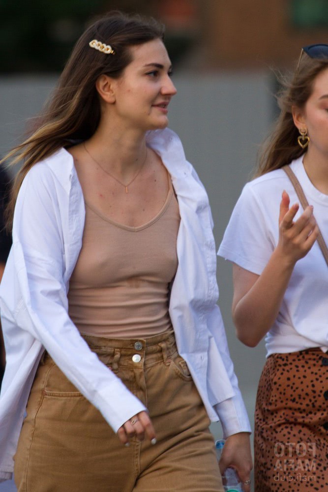 camera sfarcuri prin bluze transparente