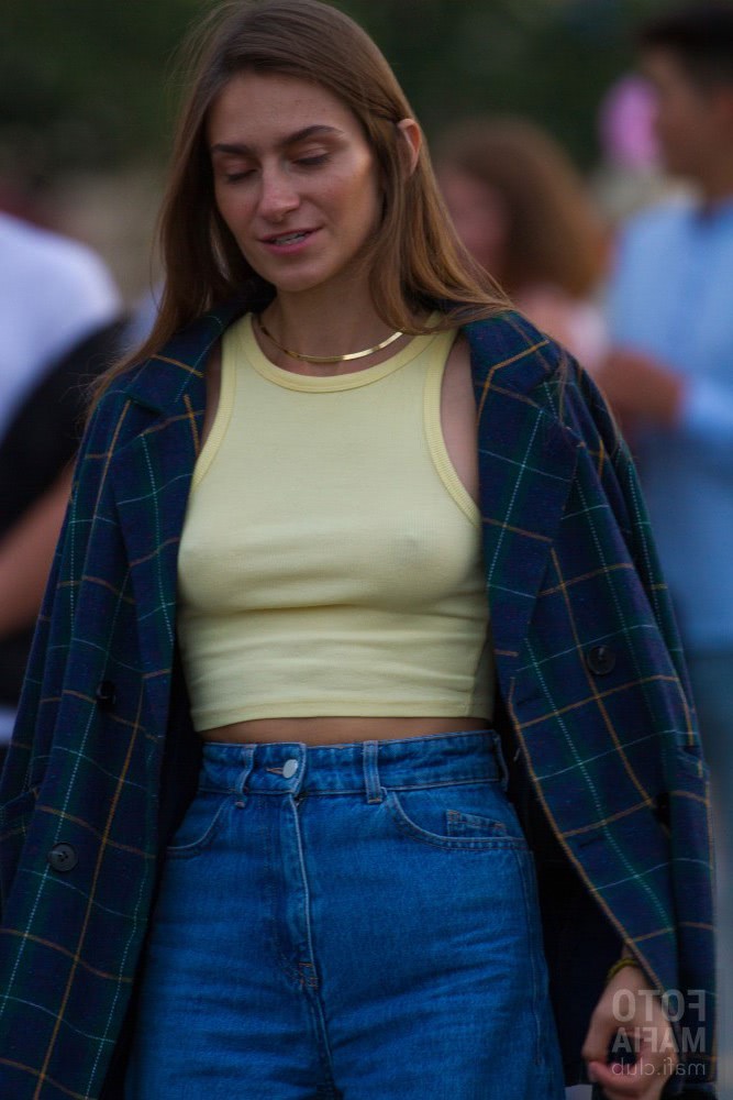 prinsi sfarcuri prin bluze transparente