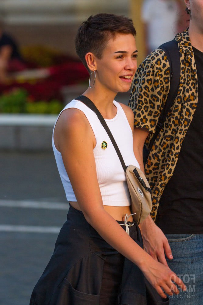 sfarcuri prin bluze transparente goale