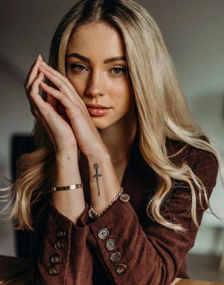 are fatza plina de sloboz jpg are fatza plina de sloboz