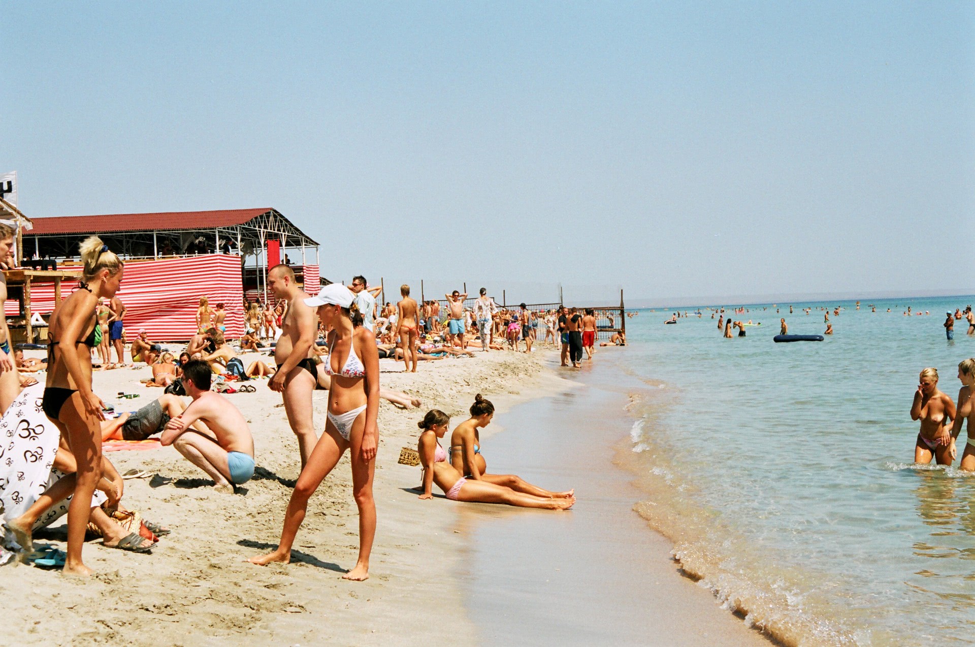 rog topless la plaja jpg rog topless la plaja