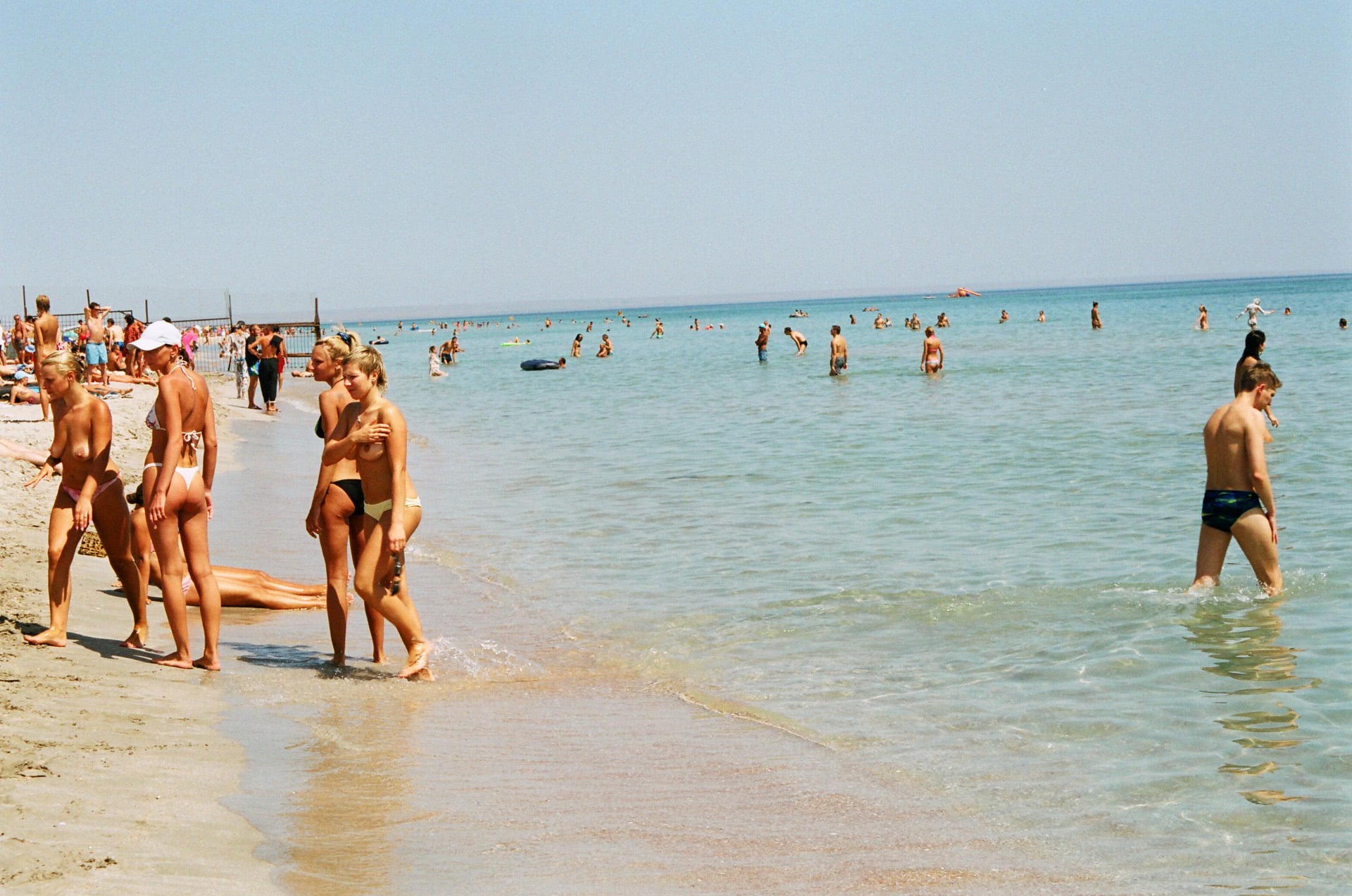 romani topless la plaja