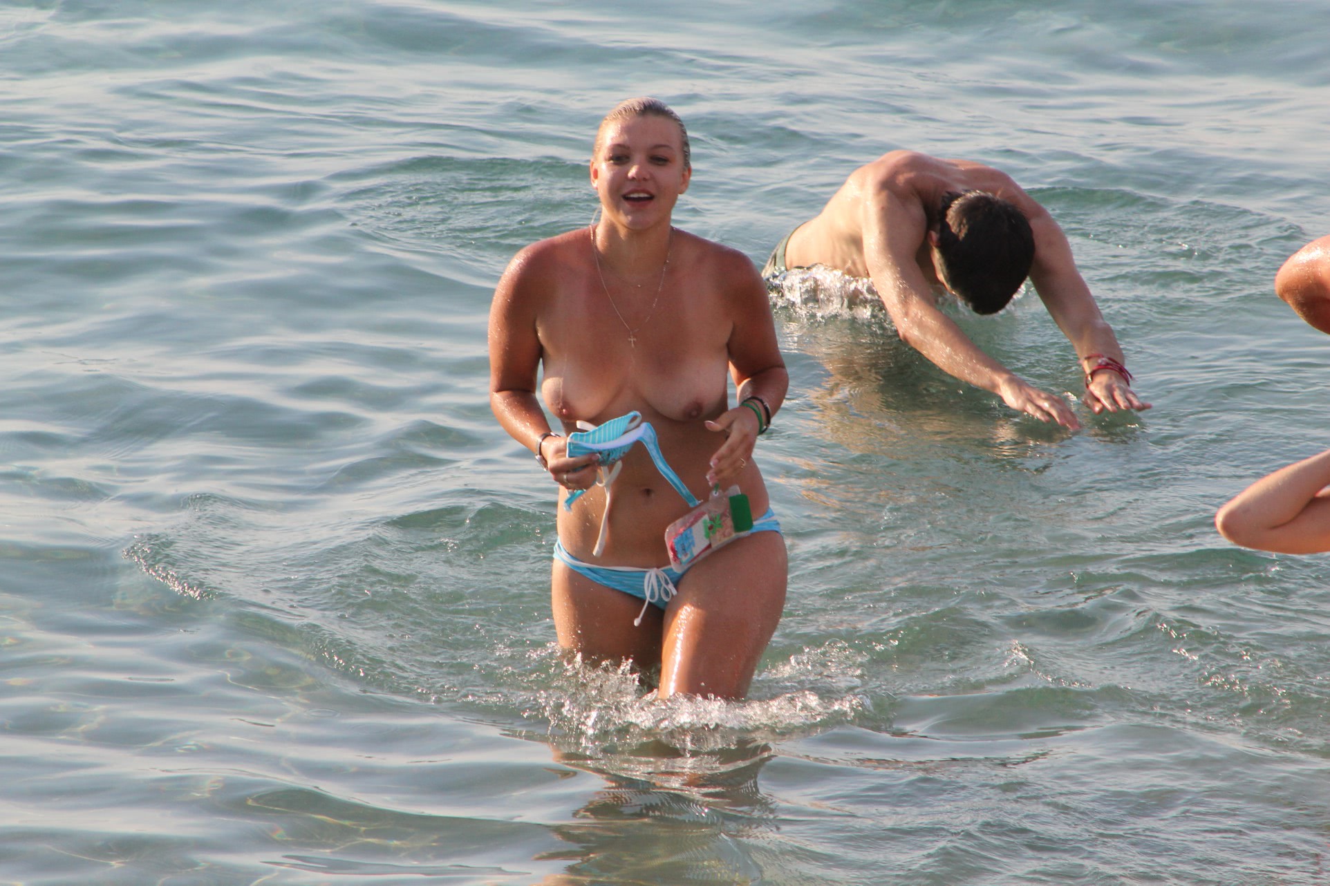 topless la plaja futai