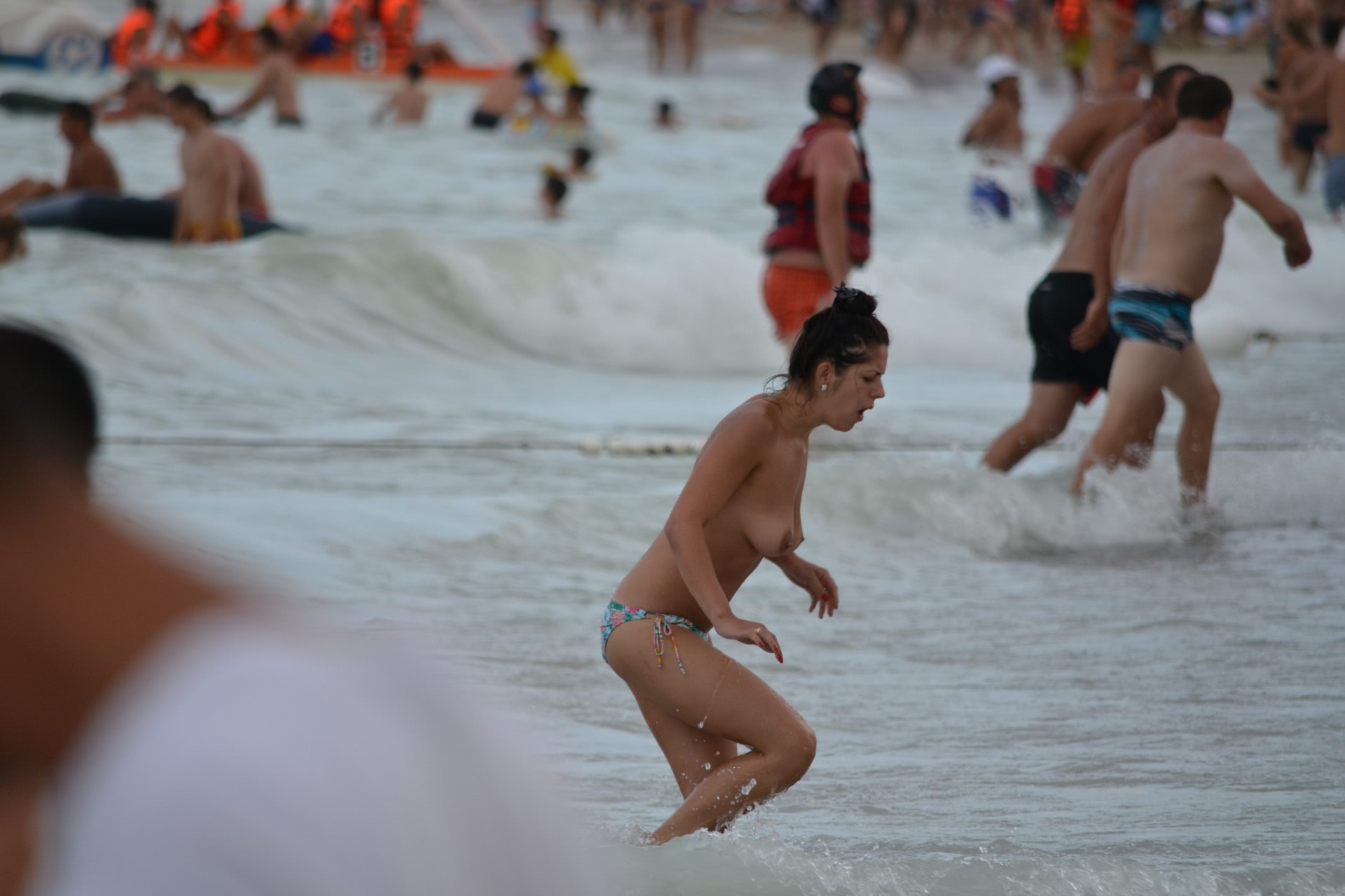 topless la plaja nu ma poza te rog pozata jpg topless la plaja nu ma poza te rog pozata