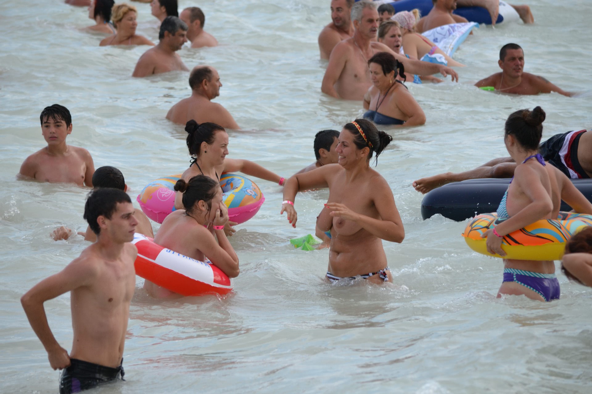 topless la plaja nu ma poza te rog pula jpg topless la plaja nu ma poza te rog pula