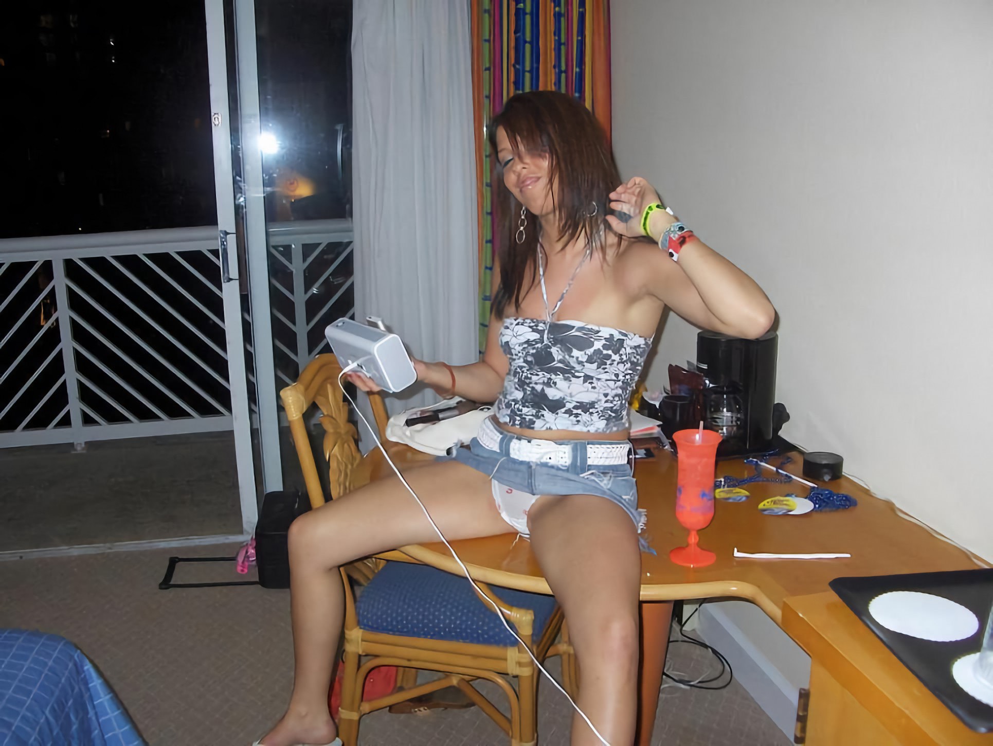 arad upskirt la femei sub fusta