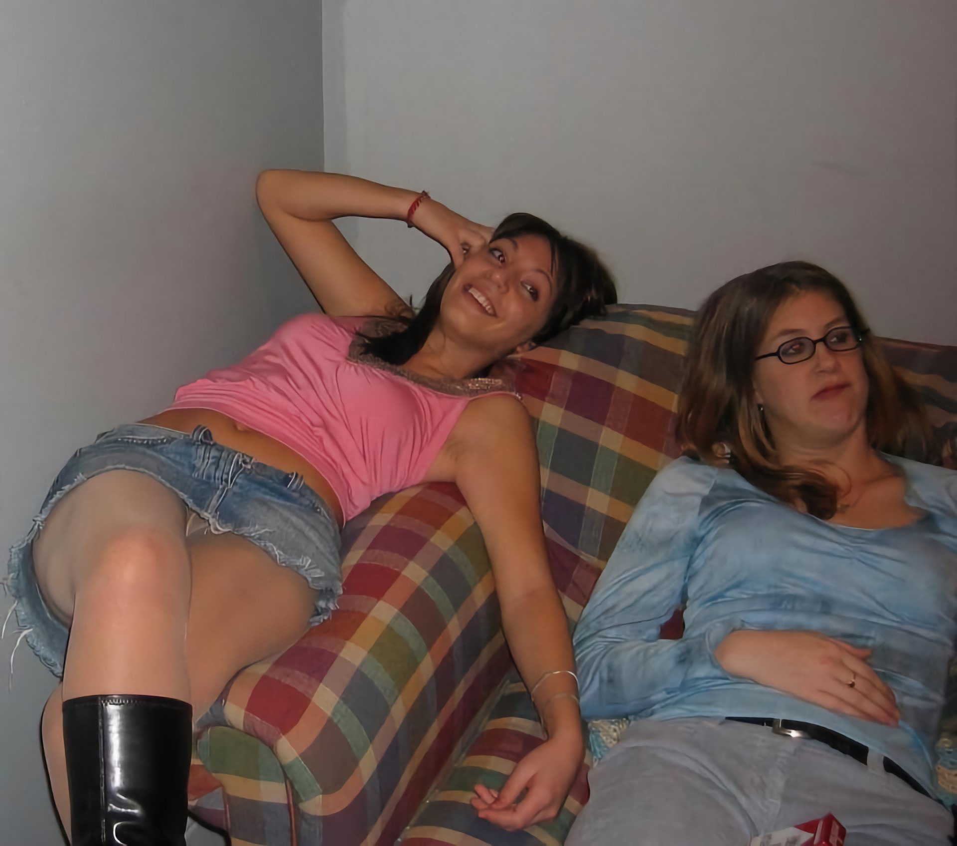 goale upskirt la femei sub fusta