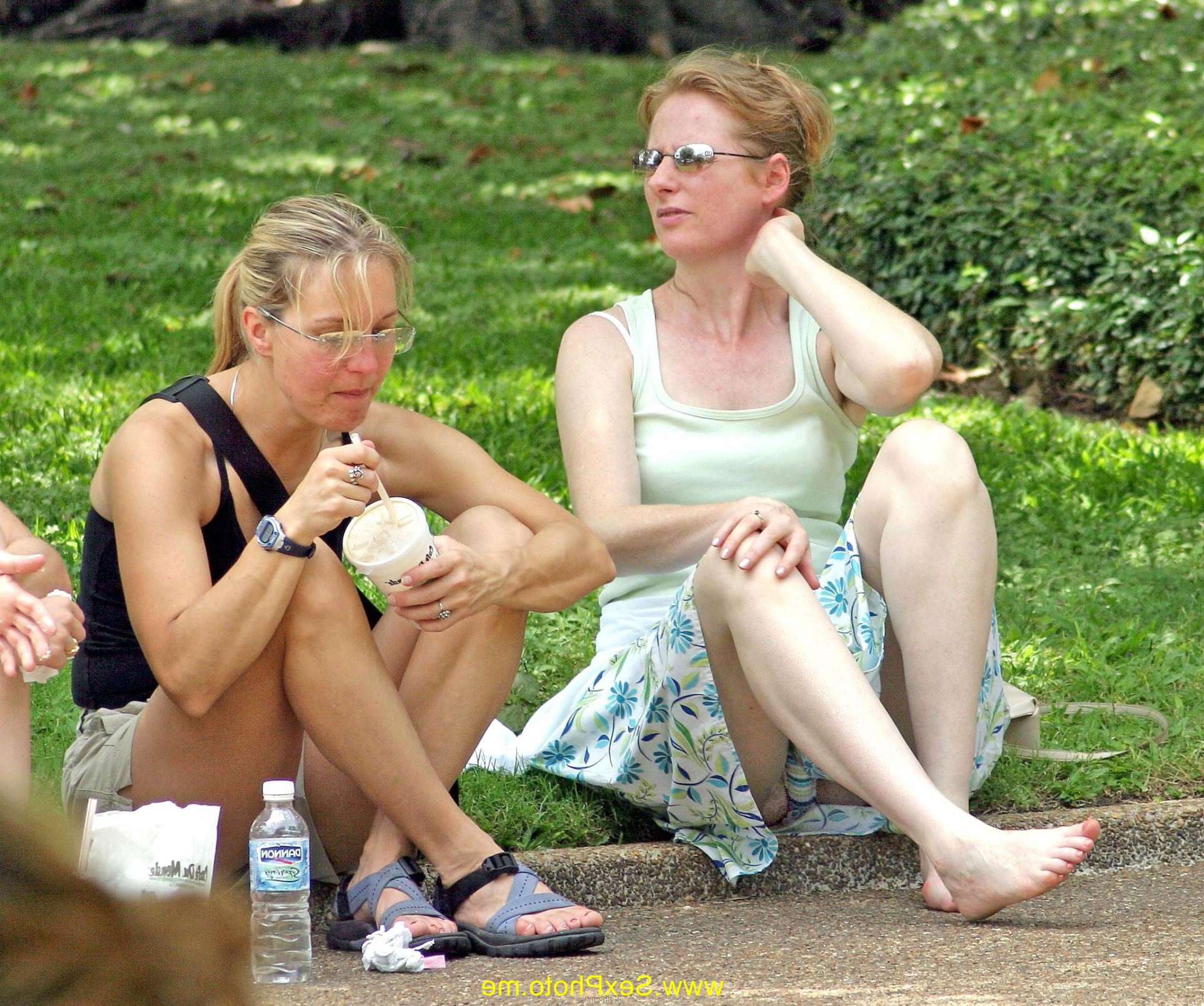 upskirt pictures pussy and panties show